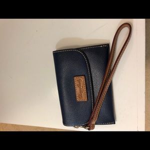 Dooney & Bourke wallet - like new